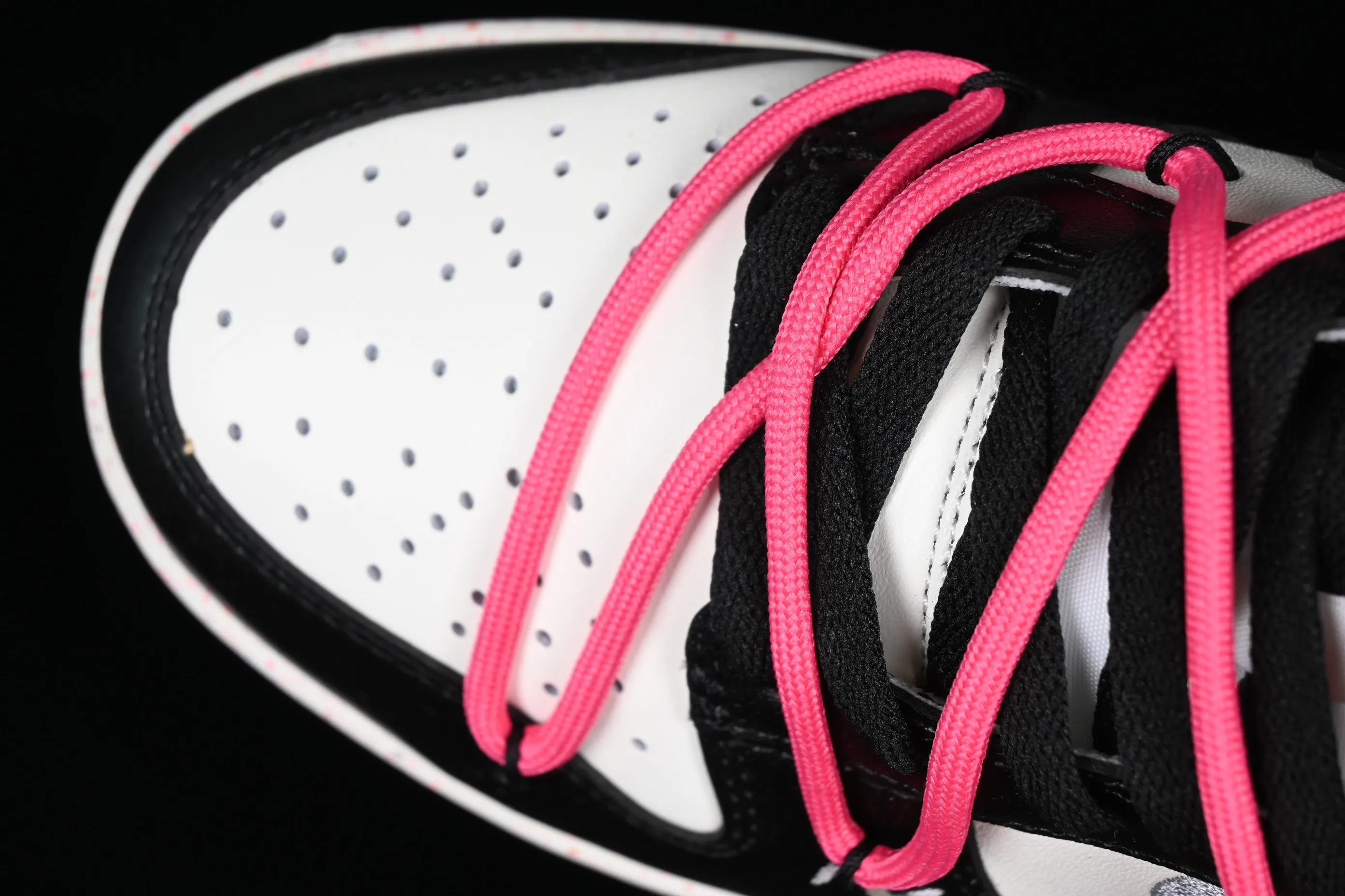 All Categories Nk SB Dunk Series Nk SB Dunk Low Low-top sneakers Nk Dunk Low "Multi Color" Vibrant three hooks Customized version of deconstructed strap casual sneakers FD4623-131